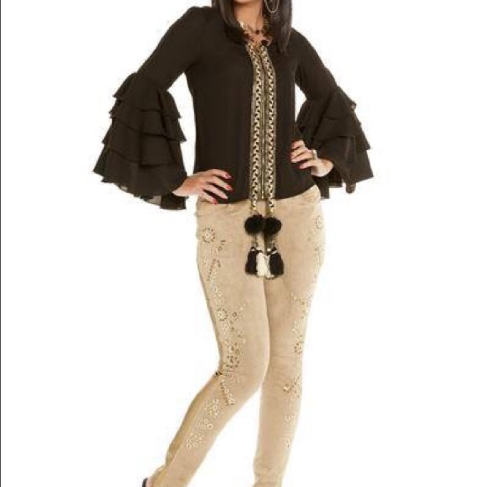 LOVE THE QUEEN TOP
